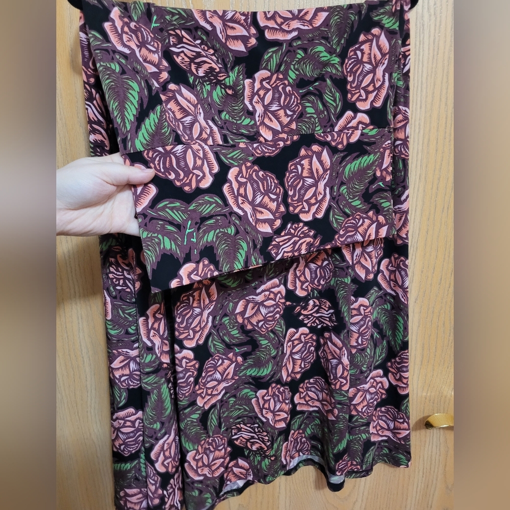 Lularoe Floral Patterned Fabric with Pink Roses and Green Leaves